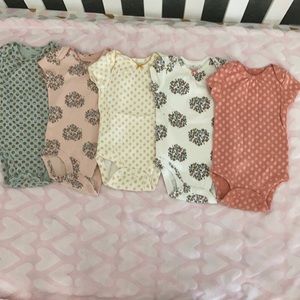 5 floral Carter’s baby girl onesies-shirt sleeved 3 months